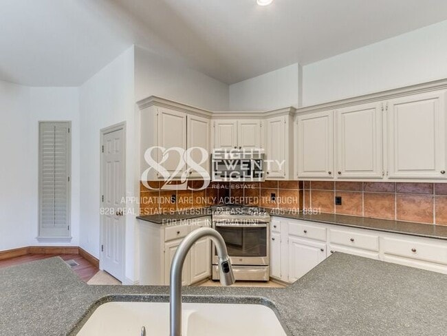 Building Photo - *TOURING NOW!* Spacious Two-Story Brick Brookhaven Beauty 3 Bed/2.5 Bath with All the Extras!
