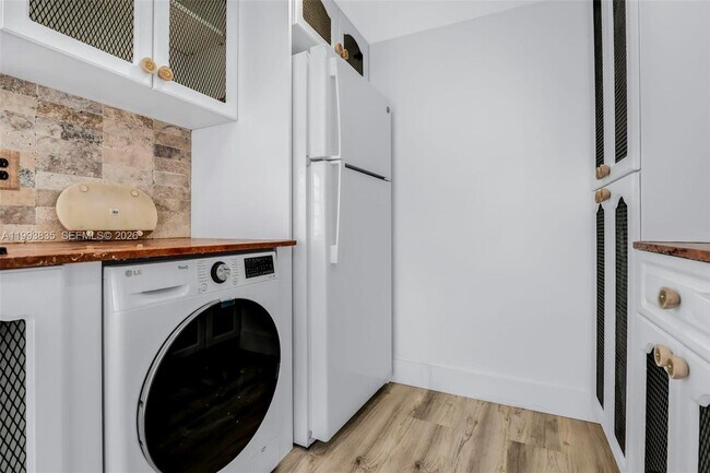 Building Photo - 285 NE 191st St