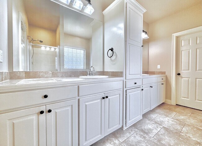 Building Photo - 3BR/2BA Home on Nicholson Lake Dr – Modern...