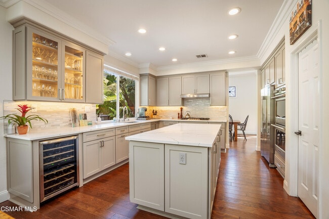 Building Photo - 1004 Lambourne Pl