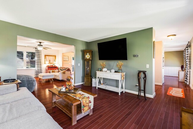 Building Photo - 1141 Decca Dr