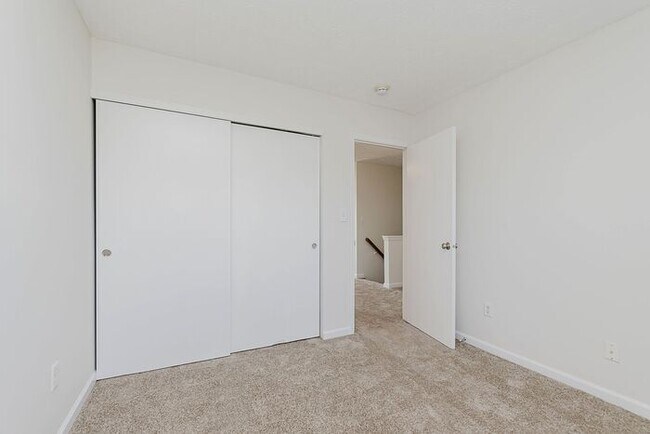 Building Photo - Perfect Family Home