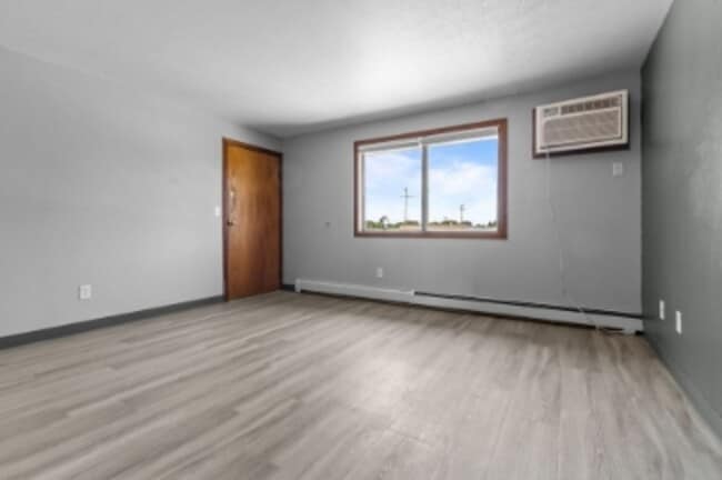 Building Photo - 1530 Moraine Terrace