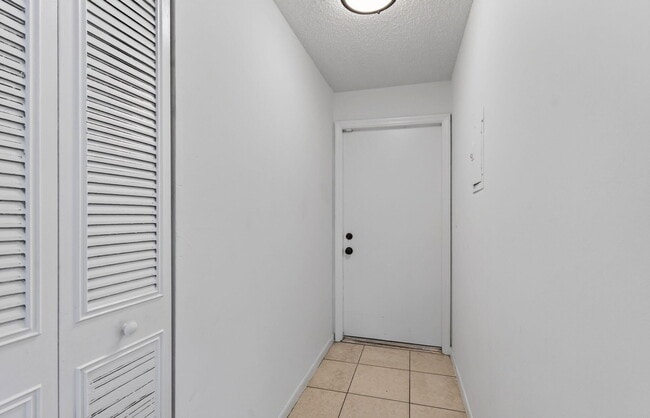 Building Photo - 450 SW 2nd Ave