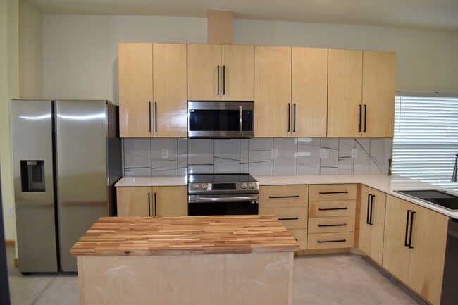 Building Photo - 780 8th Ave NE