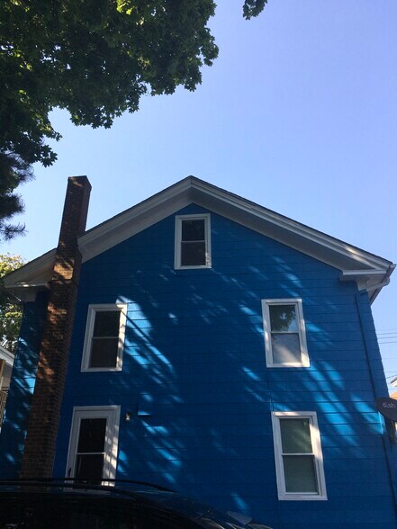 Building Photo - 244 Valley St