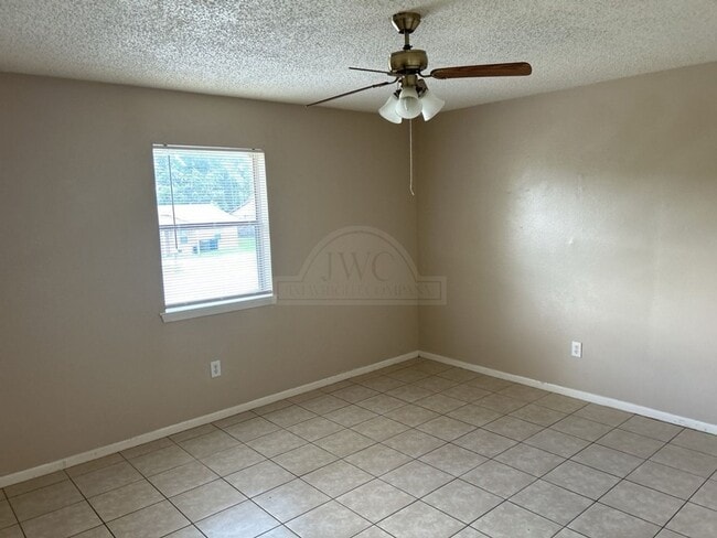 Building Photo - 911 Dryden Ave