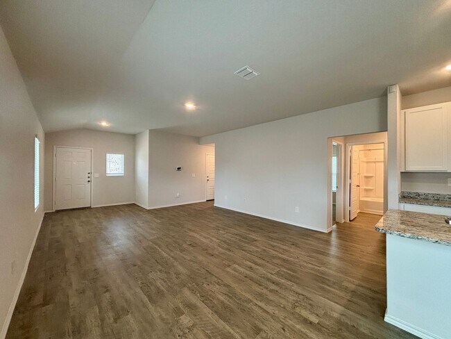Building Photo - 2024 3-bed 2-bath home in Converse