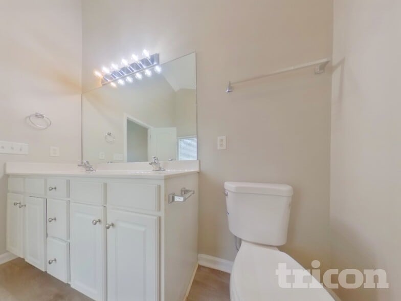 Building Photo - 611 Hemlock Ct