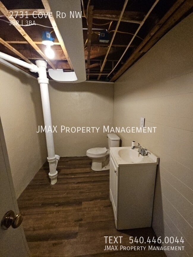 Building Photo - 2731 Cove Rd