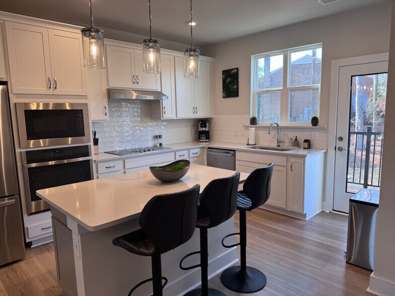 Building Photo - 1612 Levy Wy