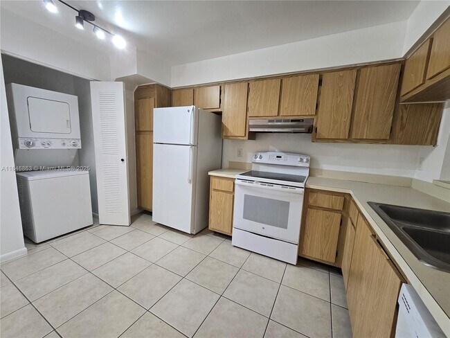 Building Photo - 2192 SW 80th Terrace