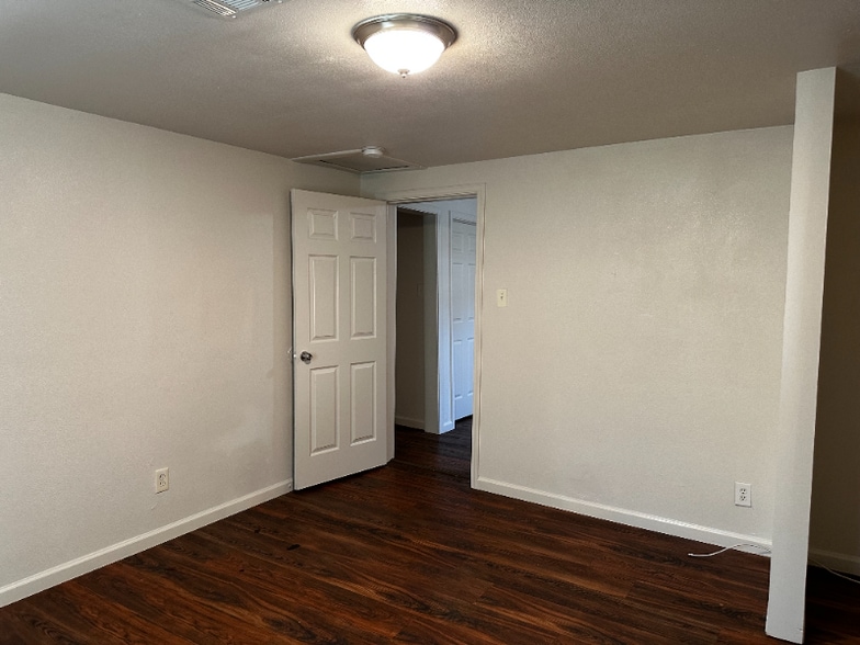 Building Photo - 507 Dunbar Ave