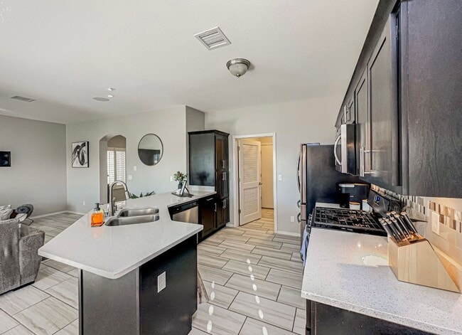 Building Photo - Westside area Rental (Completely Furnished) Beautiful 3 bed/2.5 baths