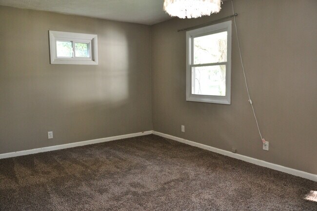 Master Bedroom - 6940 Lafayette Ave