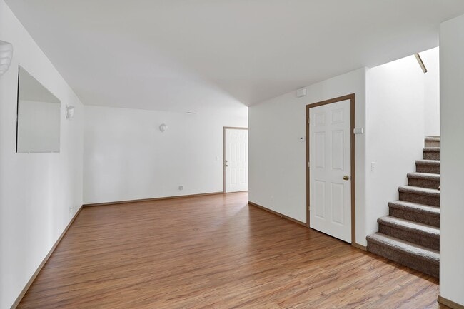 Building Photo - 732 NW Paragon Pl