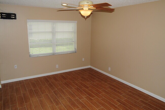 Building Photo - 5250 Nesting Way
