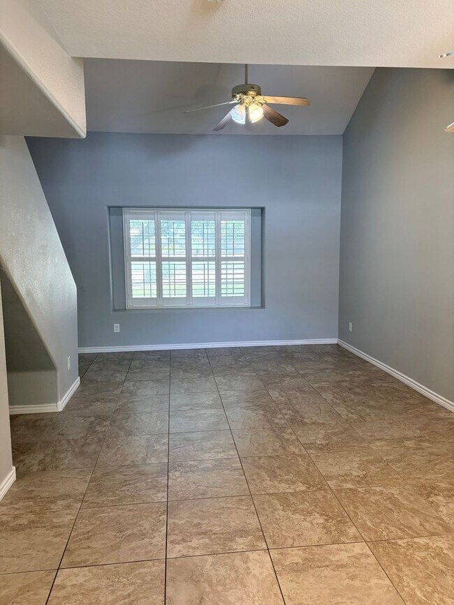 Building Photo - **WONDERFUL & SPACIOUS 3 BEDROOM/2.5 BATHROOM TOWNHOUSE IN CHANDLER (RAY & MCQUEEN)**