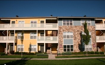 Building Photo - Hughes Station Apartments