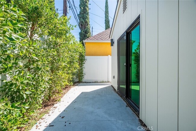 Building Photo - 14309 Califa St