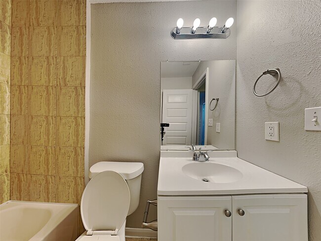 Building Photo - 18019 Kinsale Valley Ln