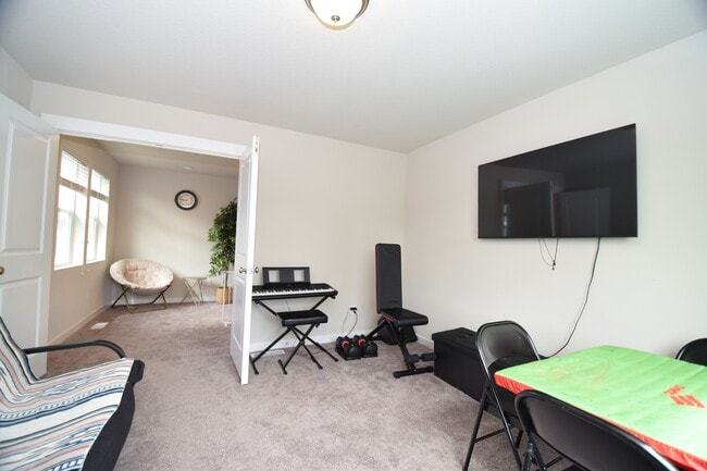 Building Photo - 1690 S Quartz Dr
