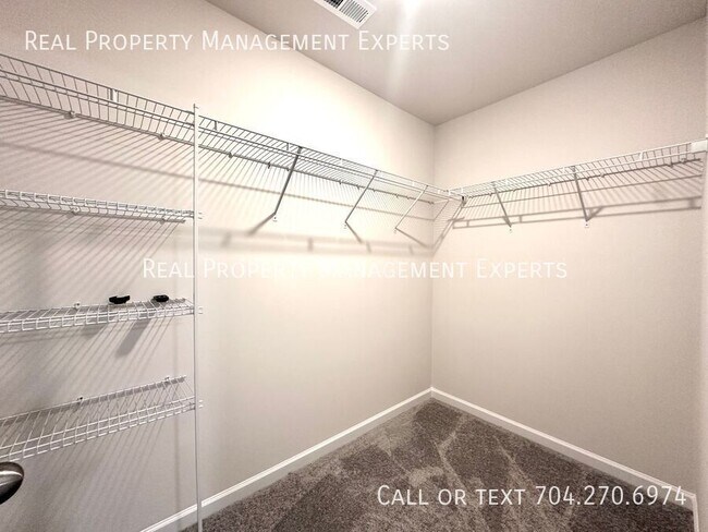 Building Photo - 146 Dogwood Grv Pl