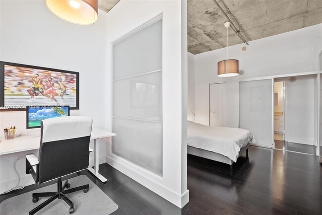 Building Photo - 2001 Biscayne Blvd