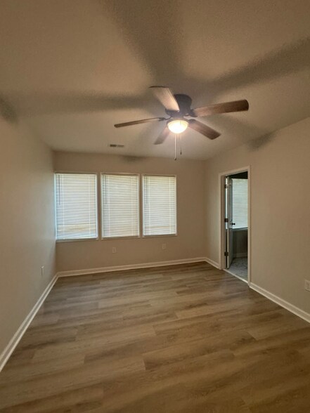 Building Photo - 209 Forest Ln