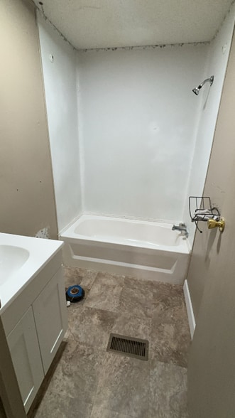 Building Photo - 1716 E Market Ave