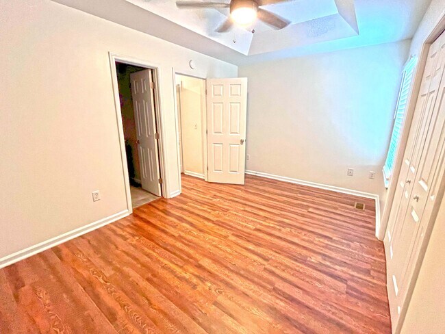 Building Photo - 5 Haley Ct