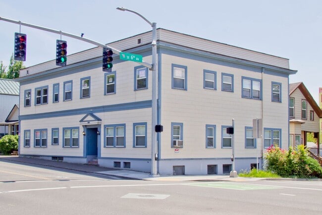 Primary Photo - 1 Bedroom Sellwood