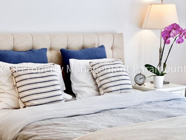 Building Photo - Furnished Brentwood Hills Retreat with Tim...