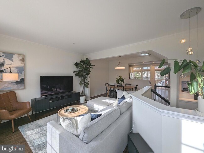 Building Photo - 2922 Huntington Grove Square