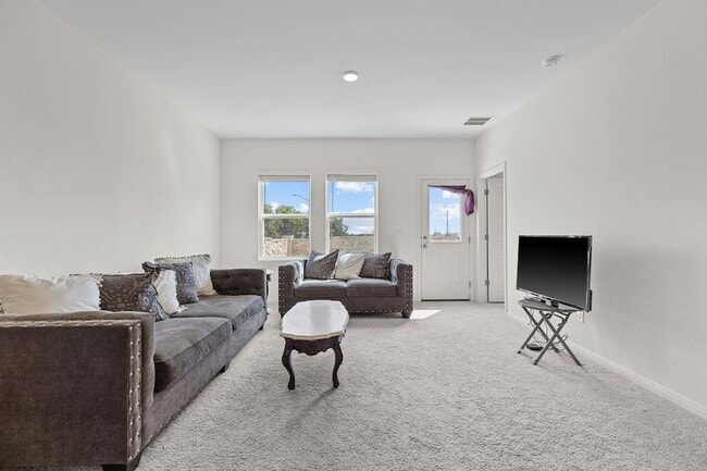 Building Photo - 1003 Sika Cv