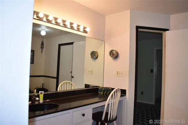 Building Photo - 4502 Saxon Dr