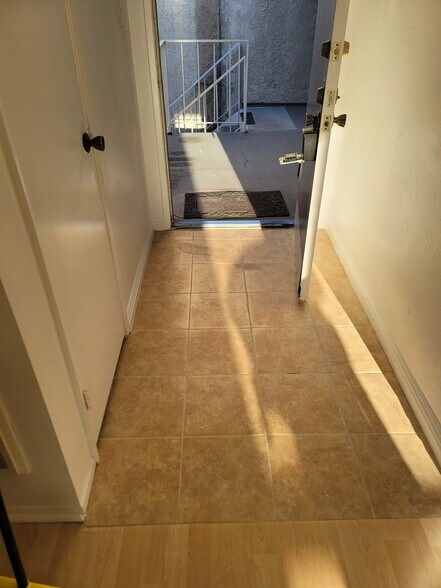 Building Photo - 10521 National Blvd