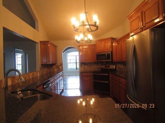 Building Photo - Beautiful 4-bedroom home located in the Heritage Hills Area!