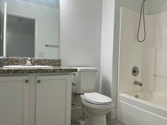 Building Photo - Fully Remodeled 3 bedroom Stallion Mountai...