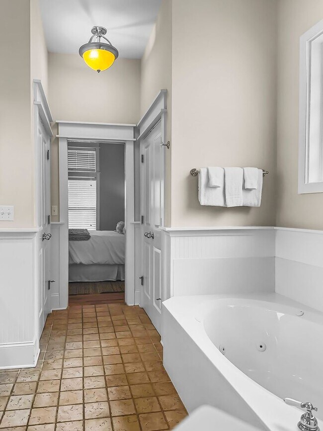 Building Photo - 50% off first months rent.  Open 3 bedroom...