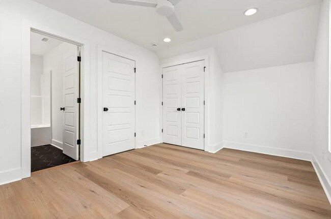 Building Photo - 578 Pride Ave