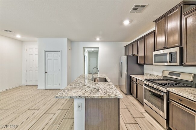 Building Photo - 988 Edel Hest Ave