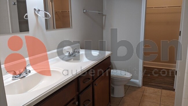 Building Photo - 4 Bedroom 2 Bathroom! Pet Friendly! Ask about our move-in specials!