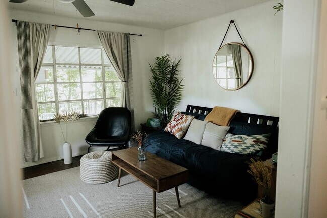 Primary Photo - 2526 S Madison St