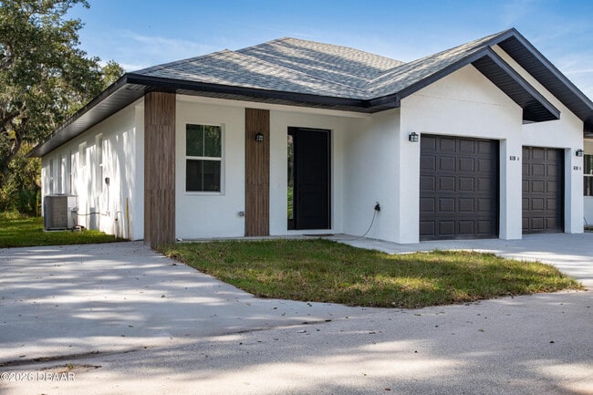 Building Photo - 618 N Duss St