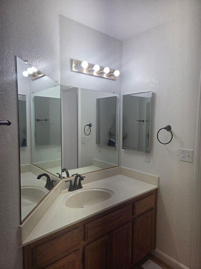 Building Photo - 745 Monte Carlo Dr