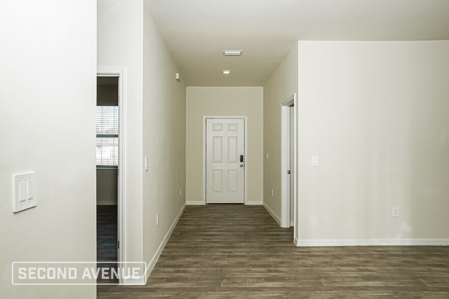 Building Photo - 4737 Manila Ave