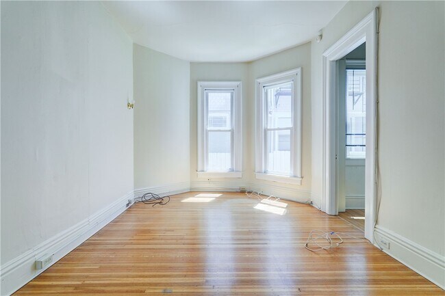 Building Photo - 14 Vick Park A