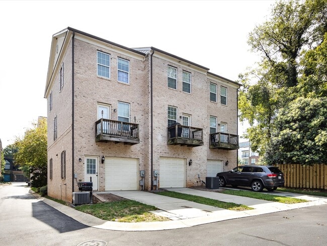 Building Photo - 257 N Irwin Ave