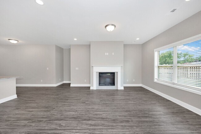 Building Photo - 153 Cherry Laurel Dr